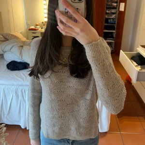 stickad only tröja - jättemysig tröja från Only som tyvärr inte kommit till användning. inte knopprig och använt den max 5 gånger.  fråga gärna om ni undrar något❤️