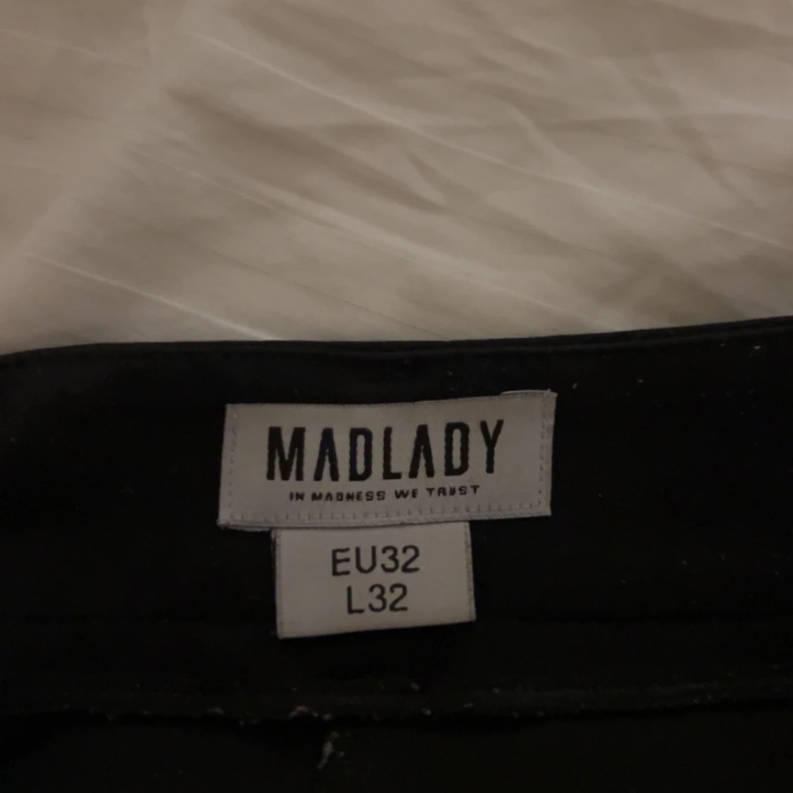 svarta kostymbyxor  - 91