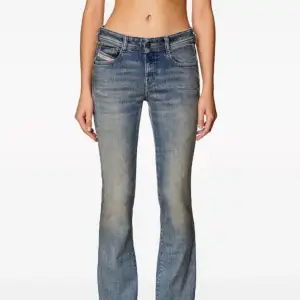 Diesel jeans, bootcut och låga. Använda enstaka gång, men de är för små för mig. de är dock normala i storleken