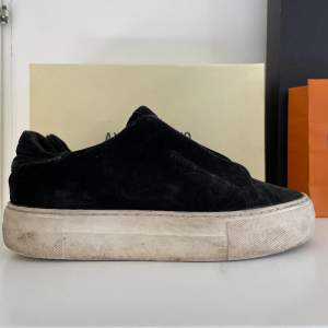 Arigato skor som har mycket kvar att ge, storlek 36 men passar 37, skriv privat vid ytterligare frågor! (Erbjuder tvätt)