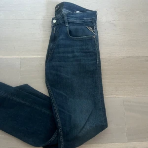 Replay Jeans - Blå replay jeans, storlek 29/32. Nypris 1699kr