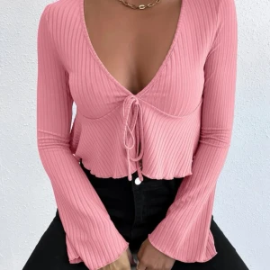 Rosa topp🩷 - Rosa topp med utsvängda ärmar.