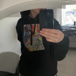 The cool elephant - Superfin Hoodie som knappt är använd, storlek S, köpt för 600kr