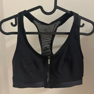 Sport BH - Använd 2 gånger men tvättad!🖤