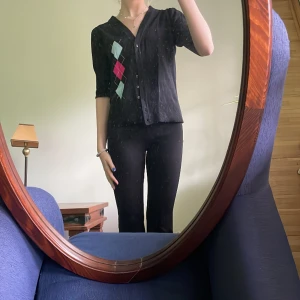 kofta - säljer denna superfrina kofta! den är i strl m, men jag har s❤️hör av er vid frågor :) frakt tillkommer! kan skicka bild! kram🫶🏼