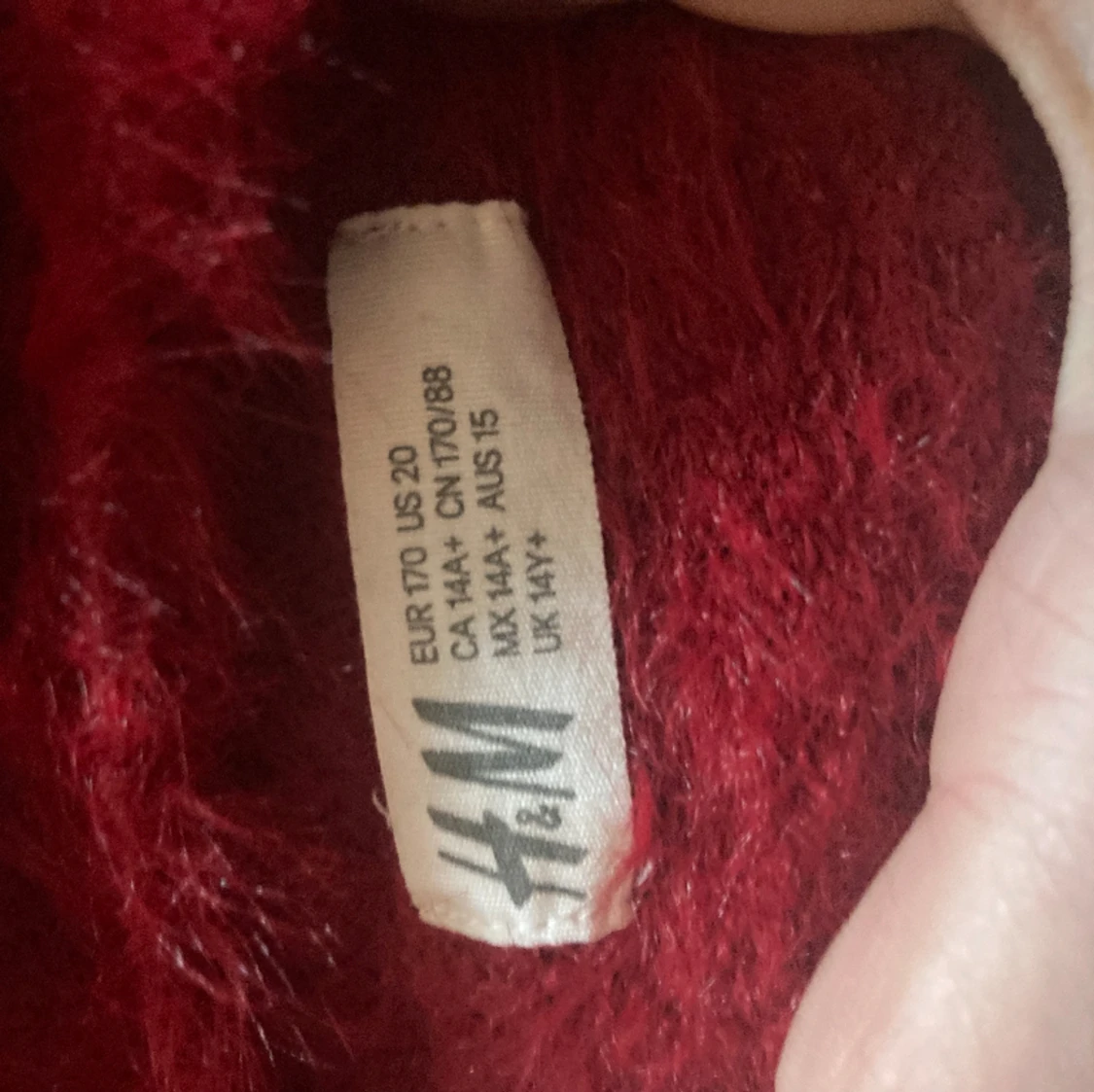 Röd HM tjocktröja - 90