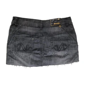 Jeanskjol  - Lågmidjad mini jeanskjol i fint skick i storlek S/M, skriv om du har några frågor💕