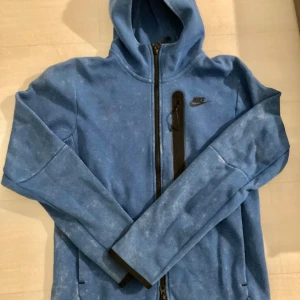 Nike TECH FLC WASH FZ HOODIE - Använd sparsamt!  Whased Stone mellanblå 