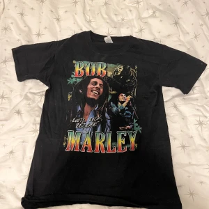 Bob marley tisha  - För alla rastamaaaans  Storlek s  Kom med en färdig eller 100 spänn välj själva