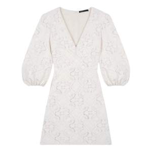 Så fin vit klänning från Maje! Modellen går inte att köpa längre utan tillhör deras ”spring 2021” sortiment. Aldrig använd utan har prislapp kvar (se bild 2).  Passar perfekt nu till sommaren och alla studenter🤩🤩