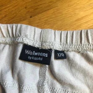 Ett par fina, beiga tights - Säljer ett par beiga tights som ej kommer till användning💞