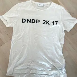 As cool tshirt från dondup! 