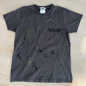 HELMUT LANG - Säljer denna as fräcka Helmut Lang tshirt! Storlek: L! 