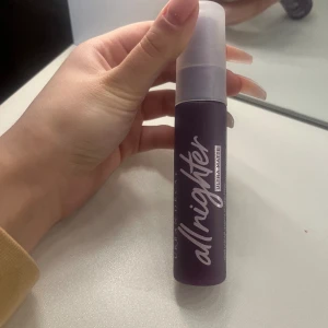 urban decay setting spray  - helt ny setting spray från urban decay i ultra matte 30ml, inköpt för 210kr mitt pris 100kr! tar endast swish 