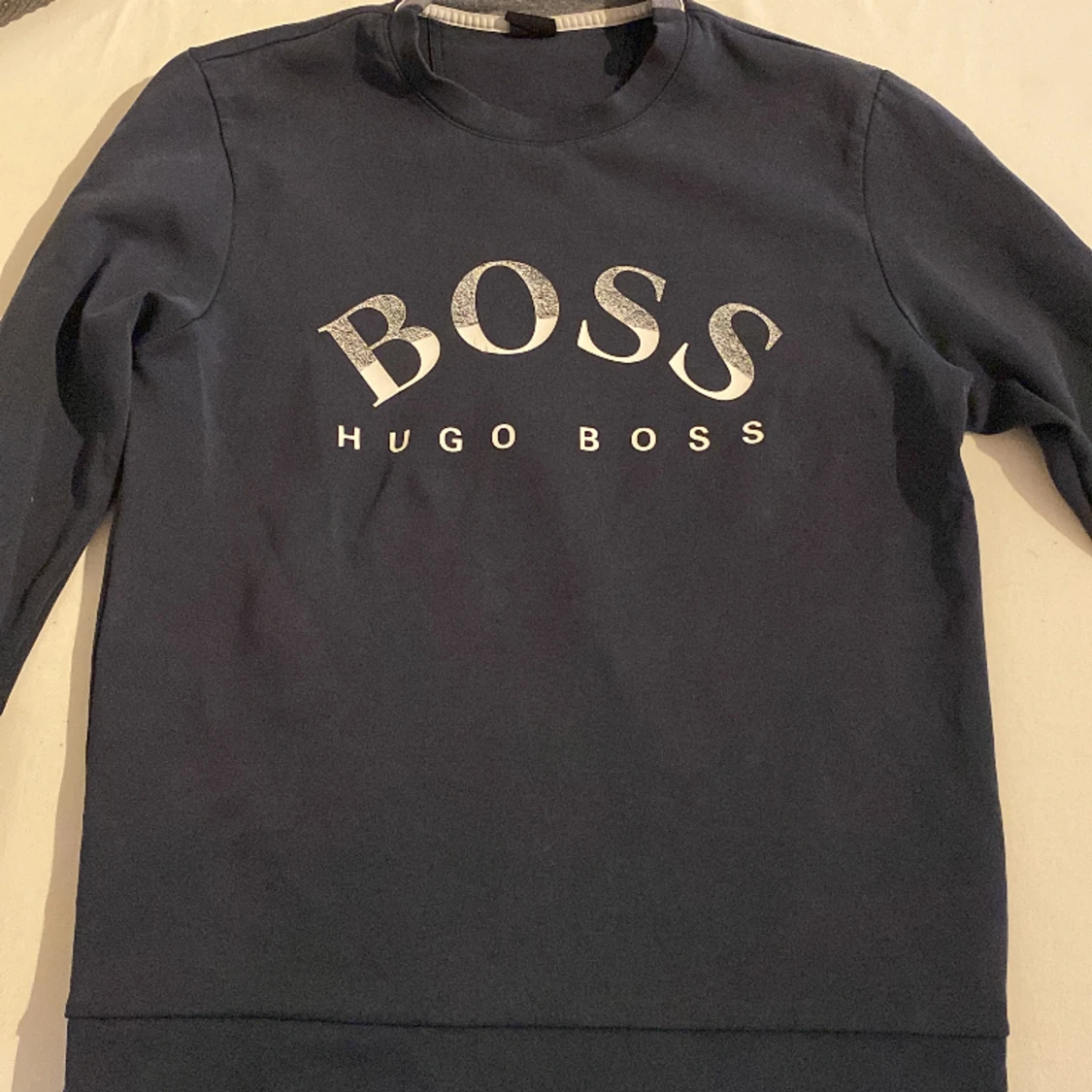 Säljer Hugo boss sweatshirt, storlek M 