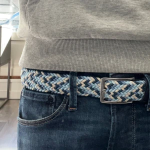 Flätat skärp - Säljer nu detta skärp i riktigt bra kvalité. Inte använd alltså är skärpet i nyskick. Pris kan diskuteras vid snabbaffär!