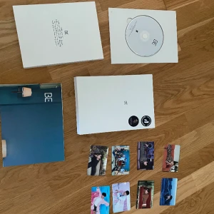 BE album - BE album, med alla tillbehör: cd skiva, fotokort, affisch, fotobok. Limmat har lossnat lite, på själva ”hållaren”, men är fortfarande klibbigt så lossnar inte så jättemycket.