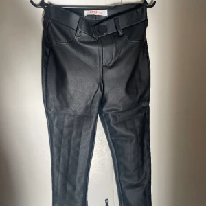 Skinnleggings - Snygga leggings som ser ut som skinnbyxor! Använda en gång