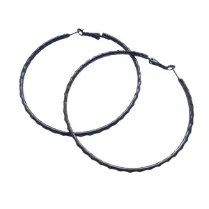 Svarta/mörksilvriga hoops aldrig använda :p, 7 cm i diameter 