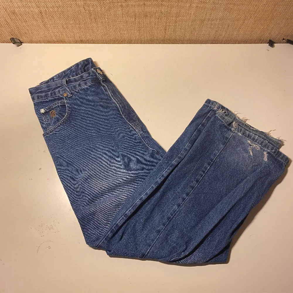 🔴condition: 9/10 (No stains only sum rips at the bottom from skating) 🔴 size: 34/32 🔴Really nice Baggy fit 🔴🔵Msg for more pics ❤️. Jeans & Byxor.