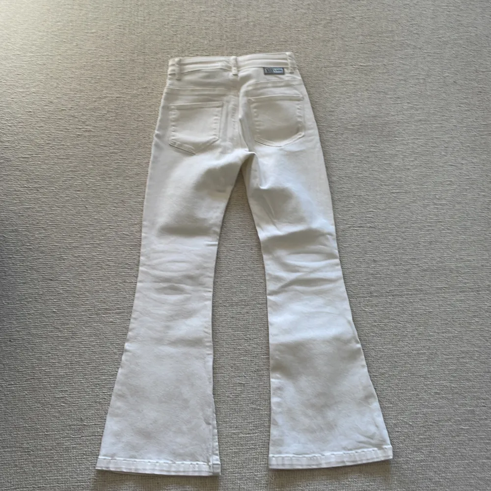 Jätte fina jeans från ikks!! Väldigt bra skick, andvänts få gånger🥰 pris kan diskuteras!. Jeans & Byxor.