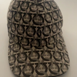 Salvatore Feregamo - Köpte den till min lille bror men går ej till användning Dene fräsch som ny. Nypris 3000!