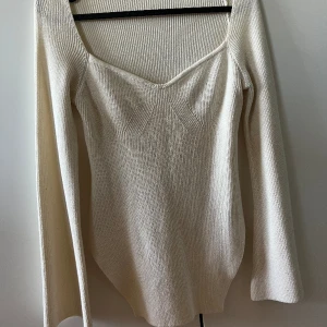 Tröja med slits - Tröja Från Shein med slits på sidorna, se bild 2. Använd två gånger. Inga defekter 