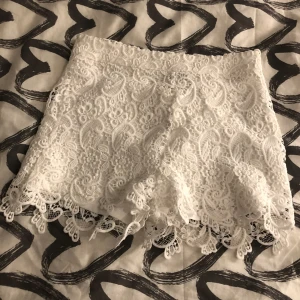 Söta spetsshorts - Jättesöta spetsshorts, fina till sommaren. Nyskick