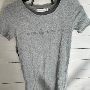 Sail racing - Sail racing dress, storlek xs. Helt ny endast testad o skrynklig då den legat i en låda. Skriv privat vid intresse🩷