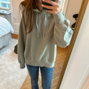 Grön hoodie ❤️ - Ljus grön hoodie från Zara i perfekt skick