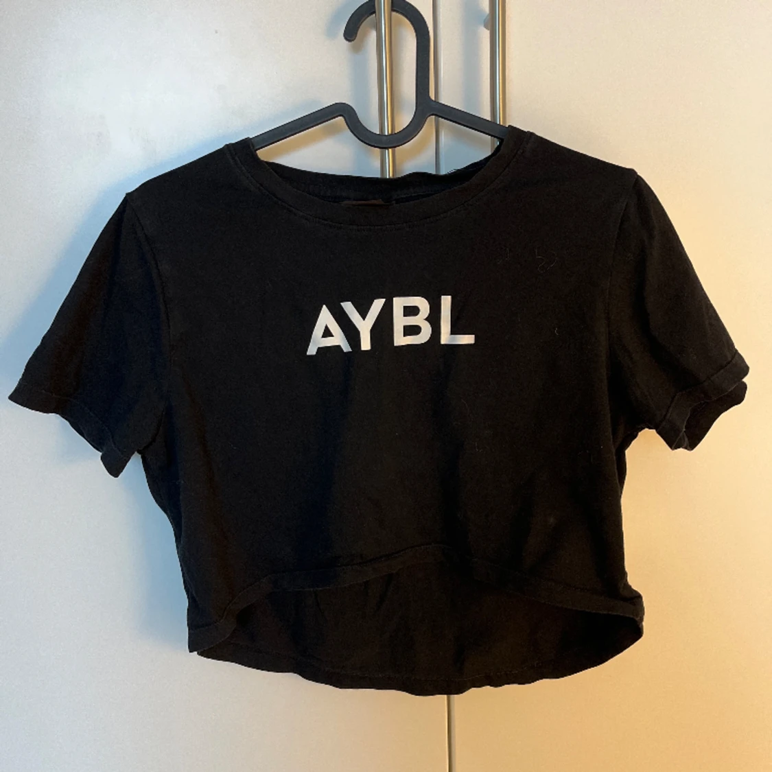 Croppad t-shirt AYBL