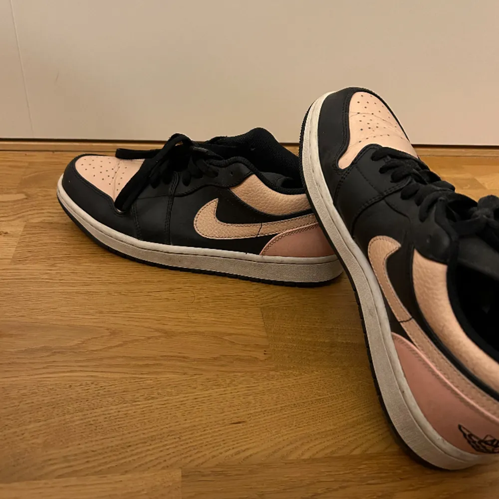 Snygga jordans som säljs för att dem inte används. Använda några gånger men så gott som nya. Inköpta för ca 2.000. Kengät.
