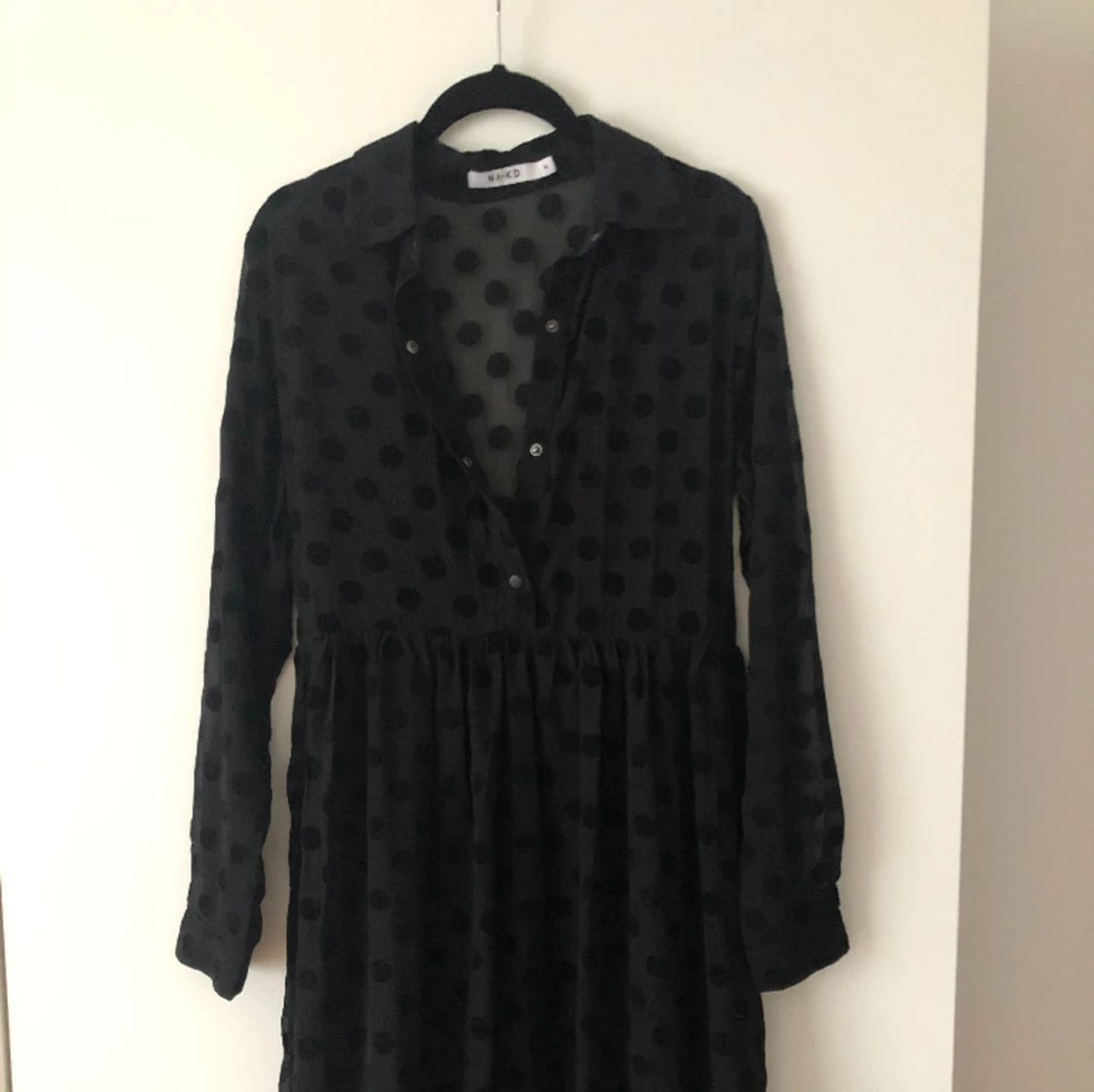 NA-KD svart klänning