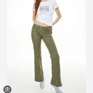 BYTA gröna hm jeans - Jag har de gröna hm byxorna i storlek 32 men söker storlek 34/36 att byta mot.