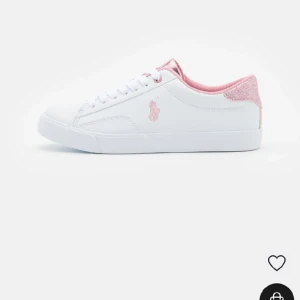 Polo skor  - Säljer mina polo skor för jag inte gillar dem så mycket. De är helt oanvända och de är köpta från zalando för 899 kr 