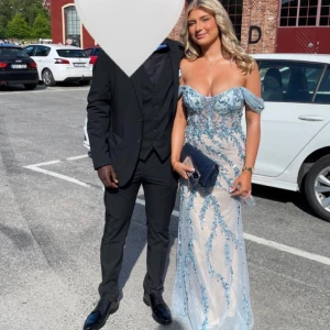 Balklänning  - Användes en gång! Storlek 38 men liten i strlk så passar 36