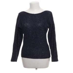 Stickad tröja - Stickad tröja med glitter i sig, super fint skick!