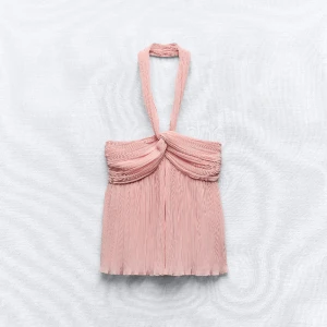 Zara topp  - Helt ny topp från zara , aldrig använd.💕 Liten i storleken!🤍 🚨Helt slutsåld överallt🚨, Nypris-379kr❣️