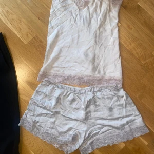 Intimissimi set  - Bra kvalité! Använt några gånger. 