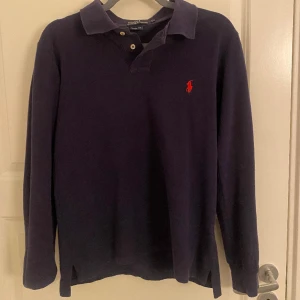 Polo Ralph lauren Pike - Säljer min fina Polo piké i storlek M men som passar medium också,, varan är i fint skick och har inga defekter