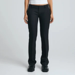 Lågmidjade Kostymbyxor  - Säljer fina lågmidjade komstymbyxor från bikbok ❤️‍🔥 skriv för frågor eller funderingar 