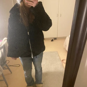 HM Teddyjacka - Den populära hm teddyjackan som knappt är använd!💕