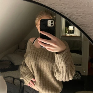 Stickad tröja - En helt ny stickad tröja från Gina tricot! Aldrig använd! Nypris 399kr