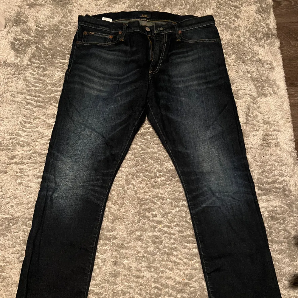 Polo Ralph Lauren jeans herr i storlek 33/32  Skick 9/10, hör av er i Dm om ni har några frågor🙌. Jeans & Byxor.