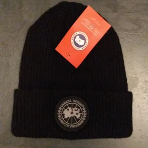 Canada Goose Mössa (black label) - Säljer nu min Canada Goose Mössa (black label)