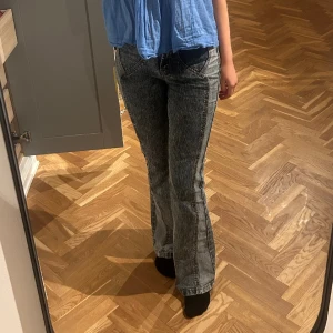 Utsvängda Vintage Low Waist Jeans  - Passar dig som är 165-170 cm Skick 10/10 aldrig använda