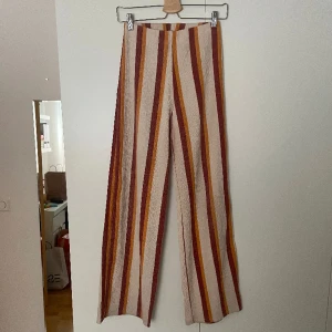 Randiga byxor - Tyvärr lite slitna som syns på bilden 💕