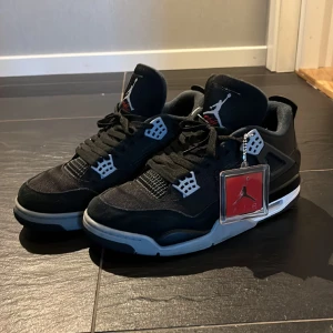 Jordan 4 retro black canvas  - Tjena säljer dessa Jordan 4orna då dom ej används längre Skick 7/10