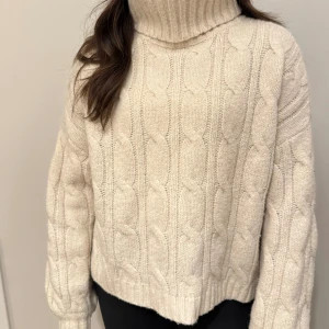 Bikbok tröja stickad  - Stickad tröja från bikbok. 🥰
