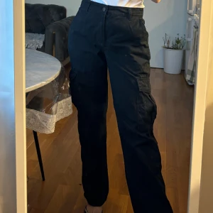 🖤 - Säljer denna fina byxa i svart färg, använt ett par gånger. Är köpt från pull&bear